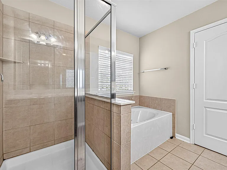9106 Fuqua Breeze Dr — Photo 32