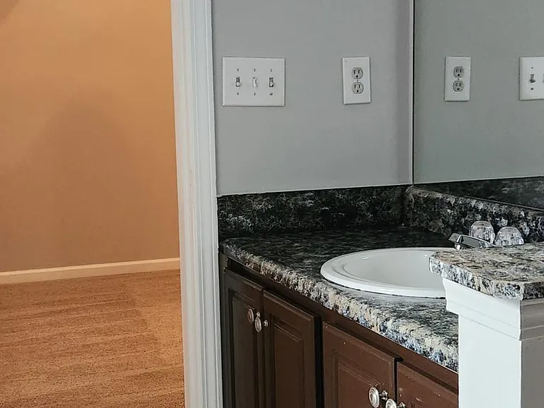 1354 Gates Dr SE — Photo 3