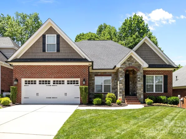4004 Saint Andrews Ct, Cramerton, NC 28032
