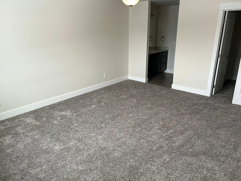 1072 Abigail Ln — Photo 6