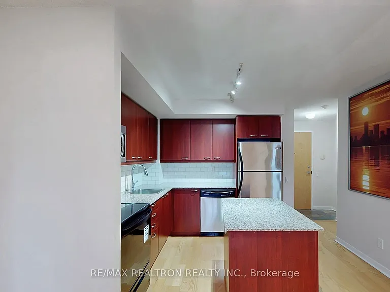 1050 The Queensway #217 — Photo 22
