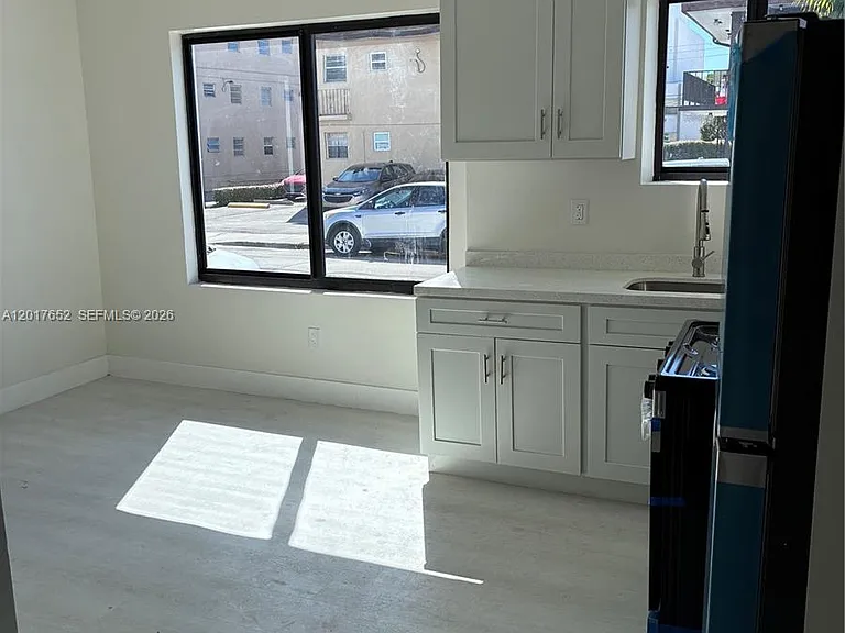 433 SW 6th St #15 — Photo 2