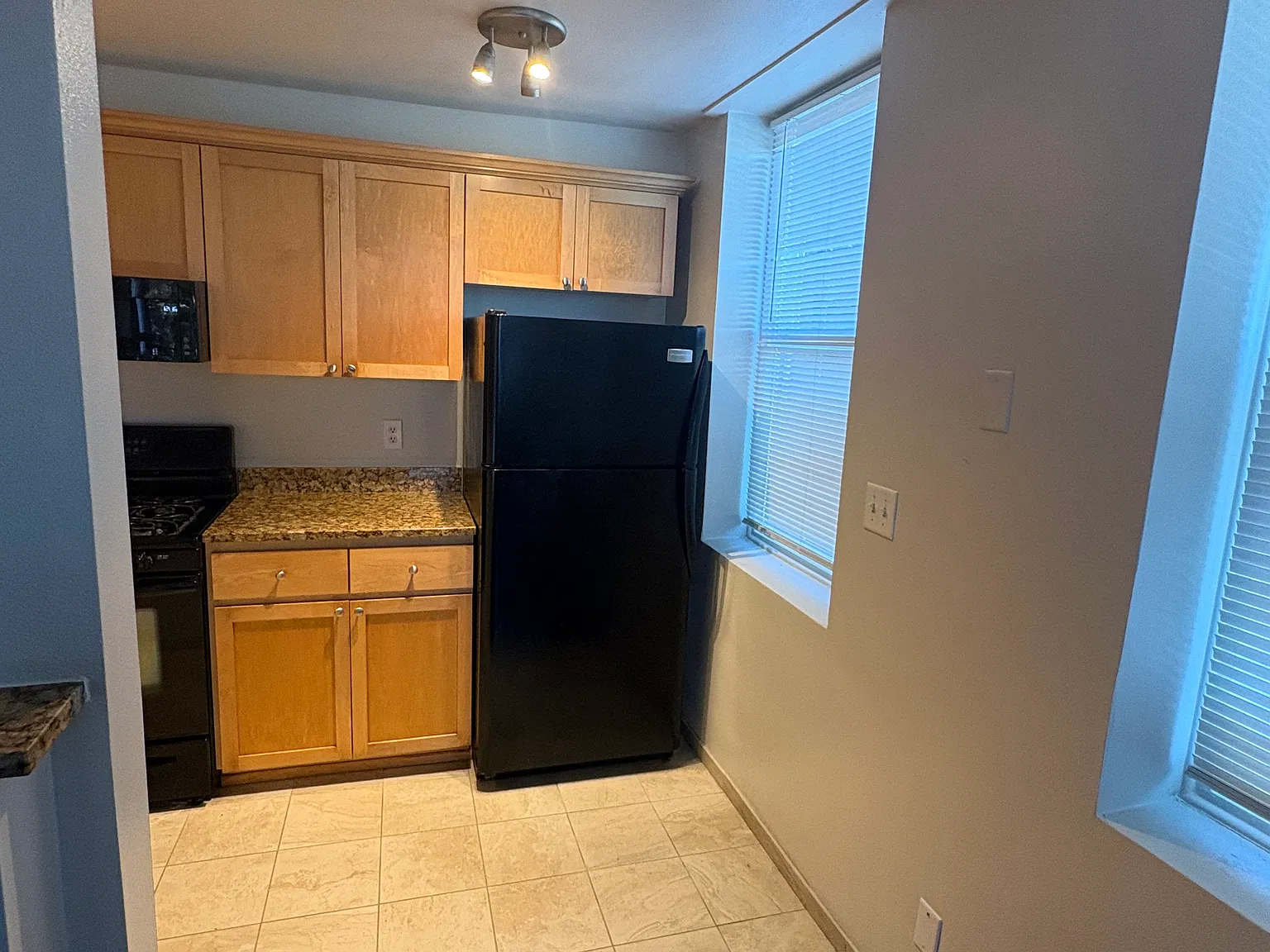 1205 SW Cardinell Dr — Photo 4