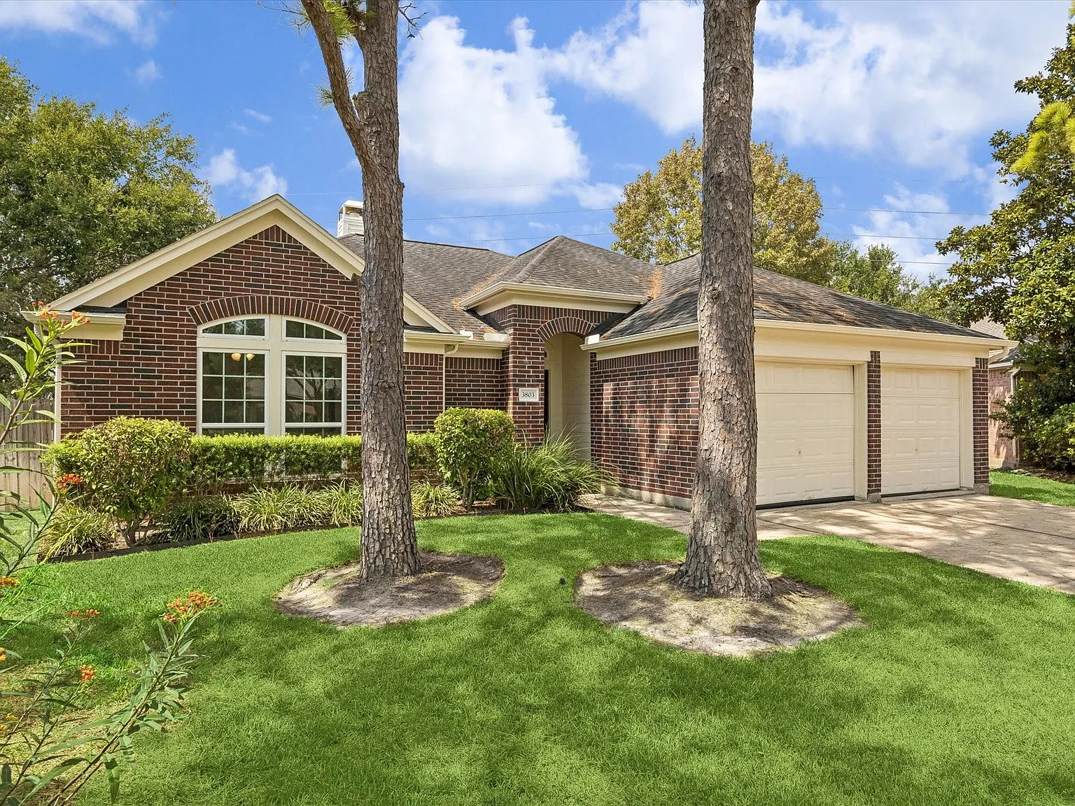 3 bed, 2.5 bath, 1822 sqft, $2,500 — Photo 2