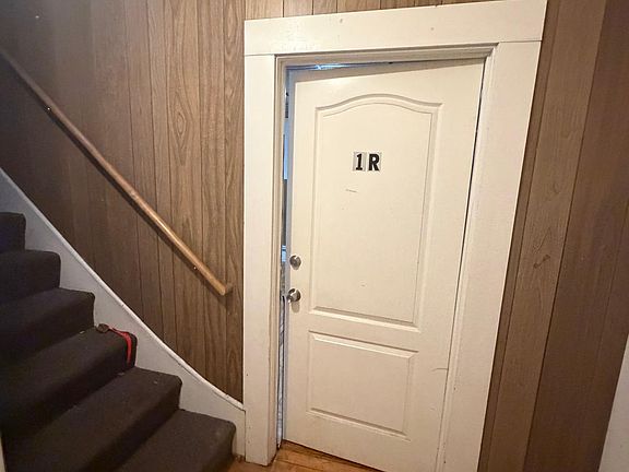 3rd image of 190 Blossom St #1R