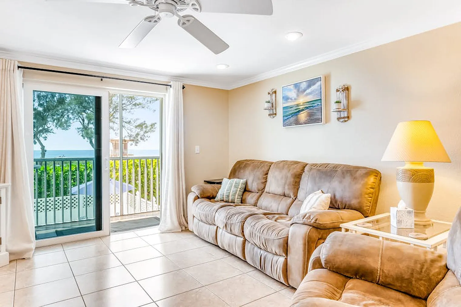 2 bed, 2.0 bath, 893 sqft, $6,480 — Photo 4
