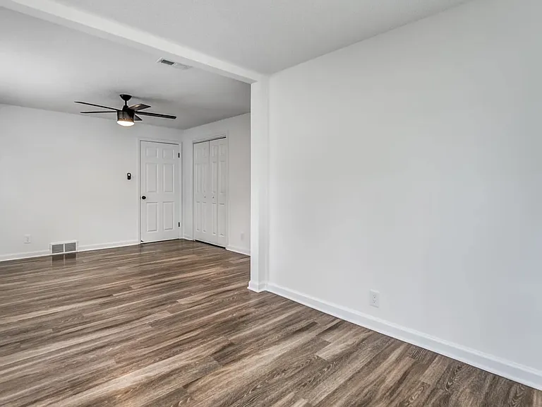 1079 Larry Ln — Photo 20
