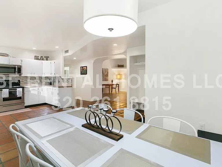 2319 E Helen St — Photo 8