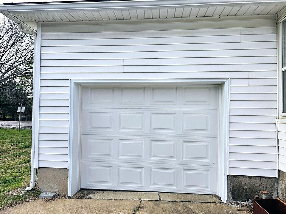 2nd image of 109 E Williams St
