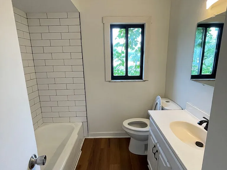 1500 E 25th Ave — Photo 5