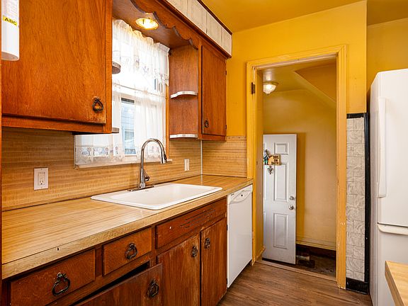 5th image of 1042 Champaign Rd