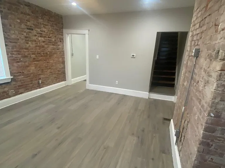 315 E University Ave — Photo 7