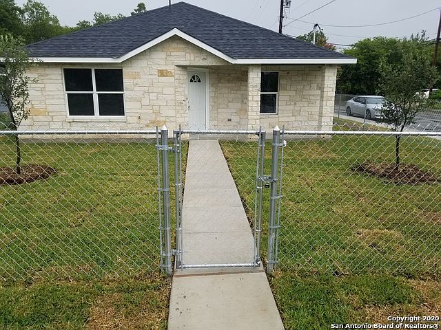 2nd image of 1303 W Hutchins Pl