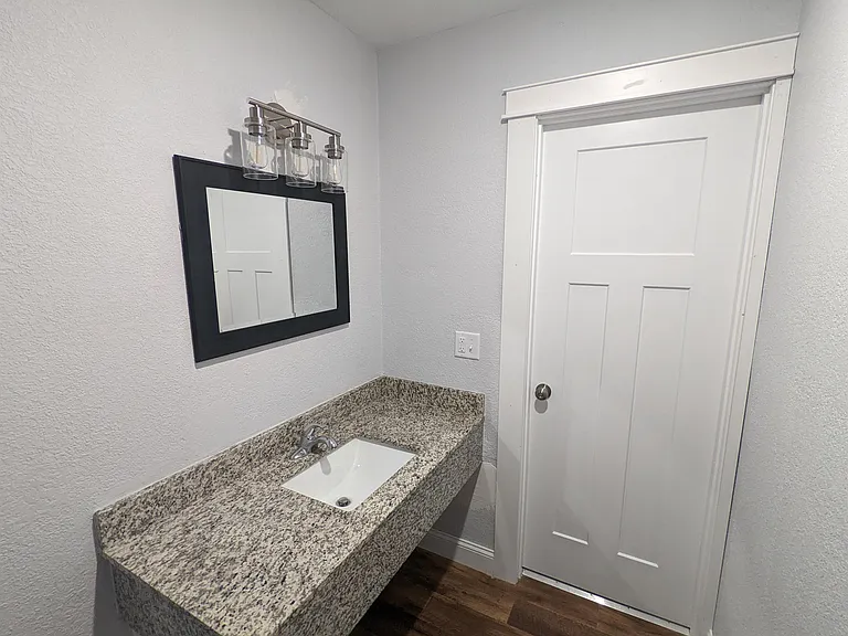 205 Oskaloosa St — Photo 5