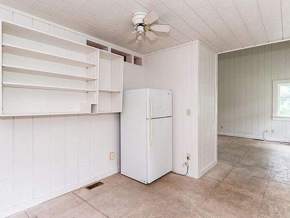 4th image of 726 Dayton St