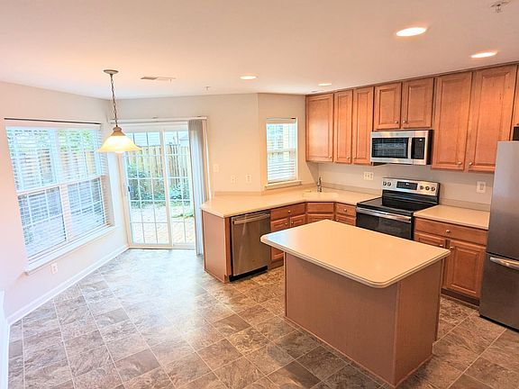 4th image of 600 Tivoli Rd