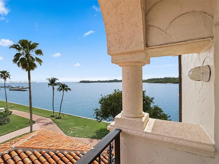 2442 Fisher Island Dr #5402 — Photo 30
