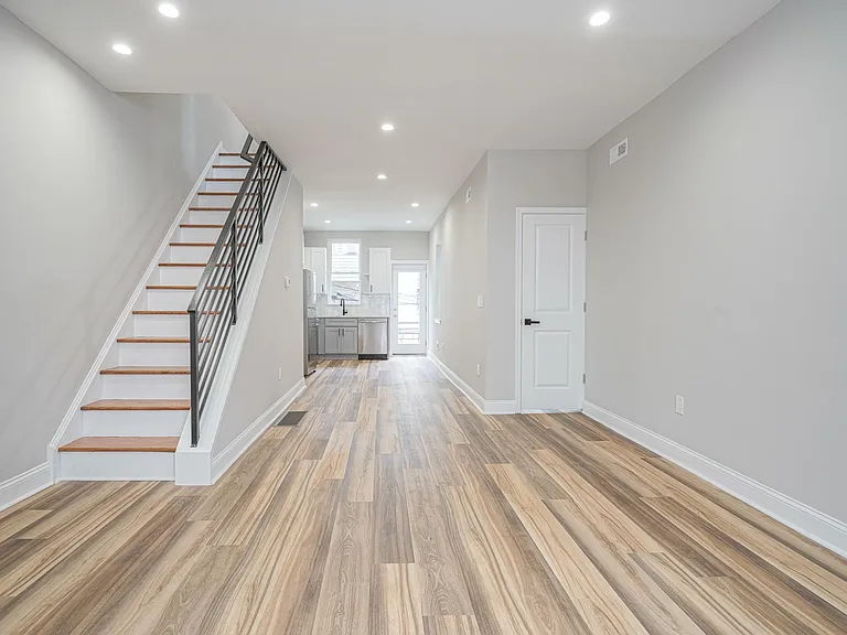 1539 S Wilton St — Photo 7