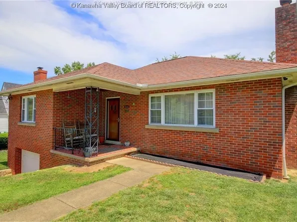 3006 Ridgeview Dr, South Charleston, WV 25303