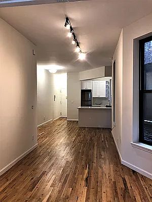 5th image of 484 Amsterdam Ave #3C??