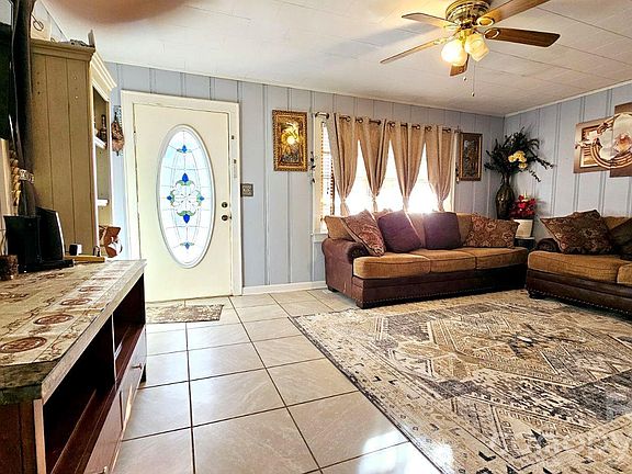 3rd image of 453 Parker Cir