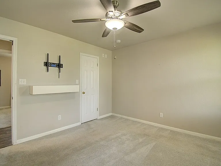 117 Dover Dr — Photo 16
