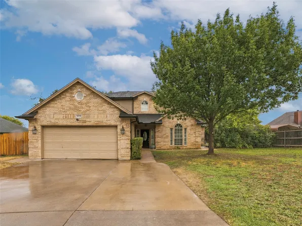 803 N State St, Decatur, TX 76234