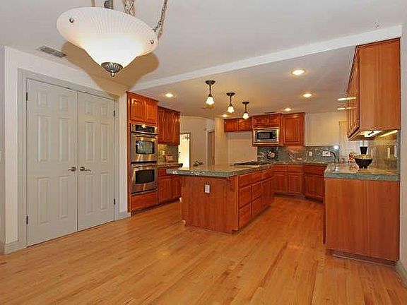 5th image of 2700 Alice Ct