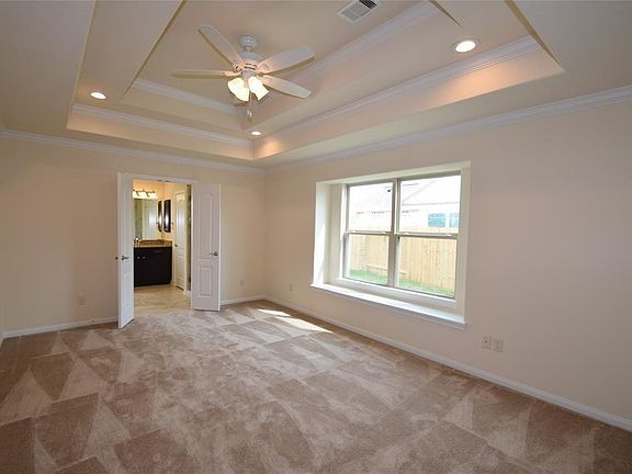 3rd image of 613 Dogwood Ct