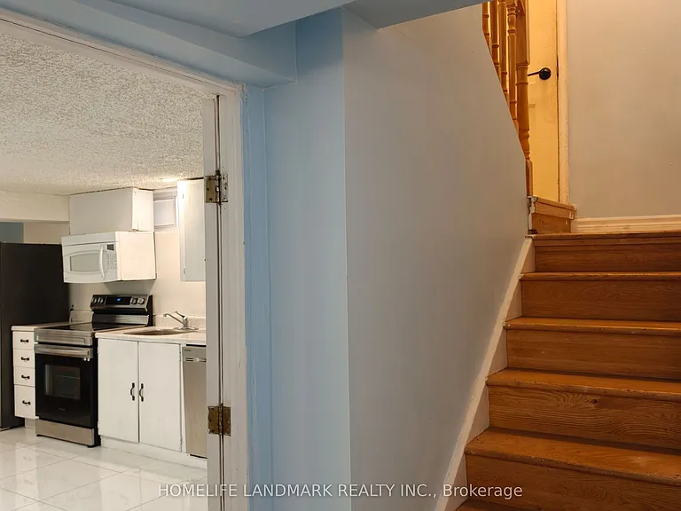 385 Marybay Cres #1 — Photo 3