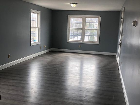 3rd image of 659 Hartford Ave #2