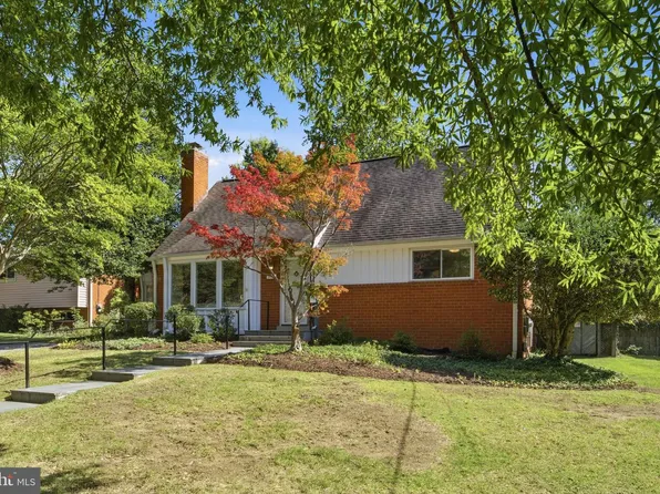 903 Peele Pl, Alexandria, VA 22304