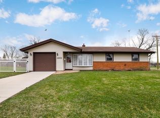 1933 Whittier Ln, Schaumburg, IL 60193