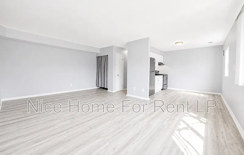 1 bed, 1.0 bath, $1,300 — Photo 2