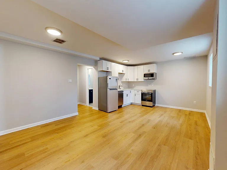 706 N Cleveland St — Photo 3