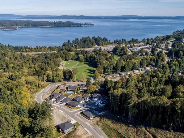 424 Colonia Dr S, Ladysmith, BC V9G 0A3