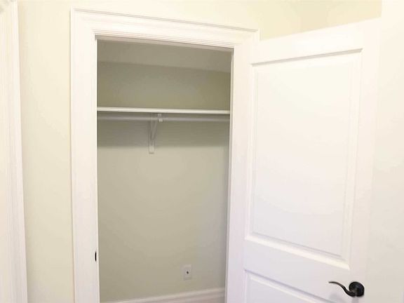 4th image of 128 Garden Ave