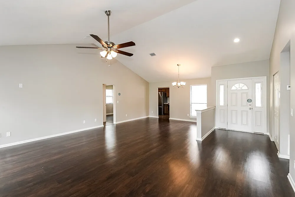 3 bed, 2.0 bath, 1334 sqft, $2,445 — Photo 4
