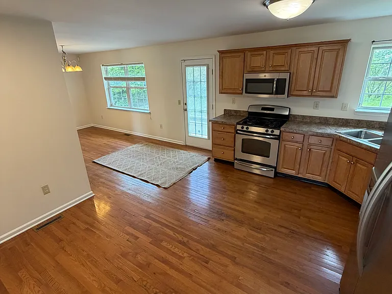 212 Jeffrey Ln — Photo 7
