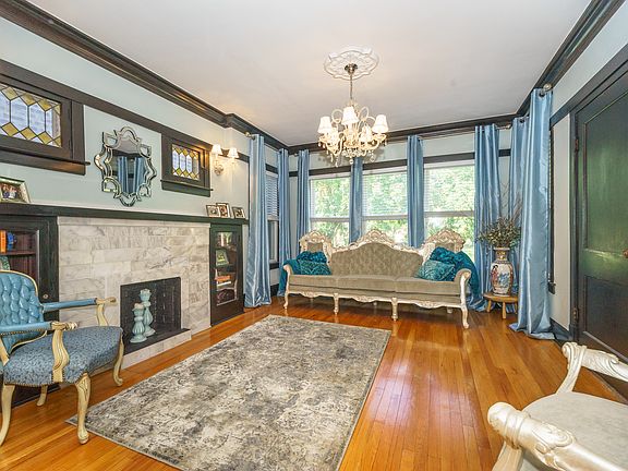 4th image of 4715 W Wrightwood Ave