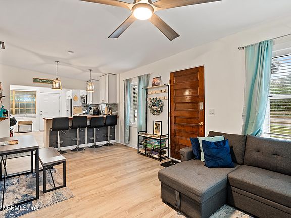 4th image of 1075 ANASTASIA Boulevard