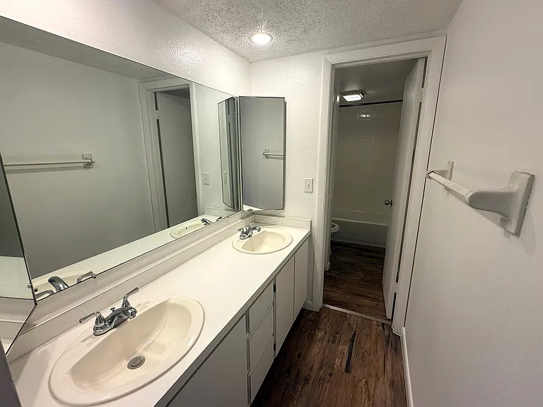 1406 Park Shore Cir #3 — Photo 9