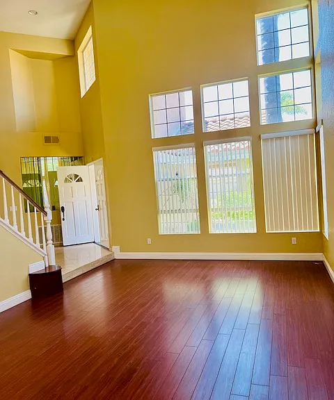 572 Parkside Dr — Photo 12