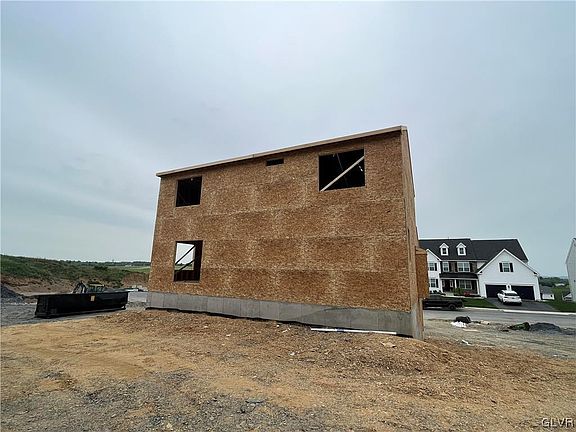 5th image of 5076 Bellflower Dr #8