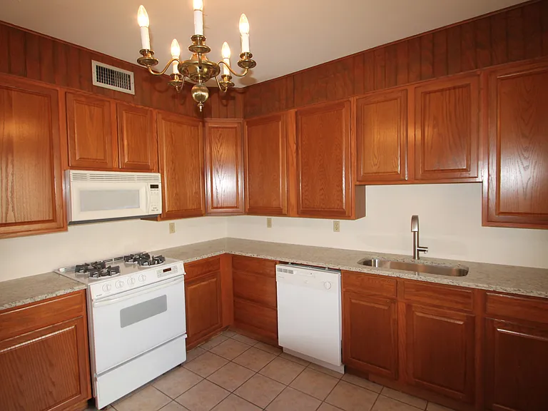 11 Fontainebleau Dr #A — Photo 19