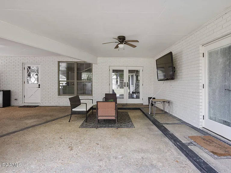 610 E Demanade Dr — Photo 28