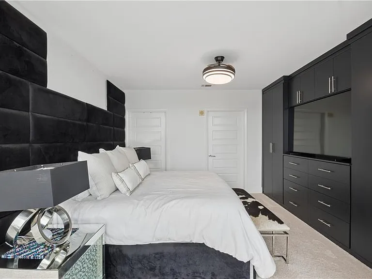 1080 Peachtree St NE #1411 — Photo 29