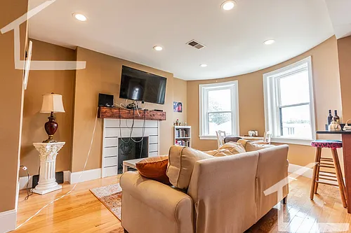 32 Linden St #8 Photo 1