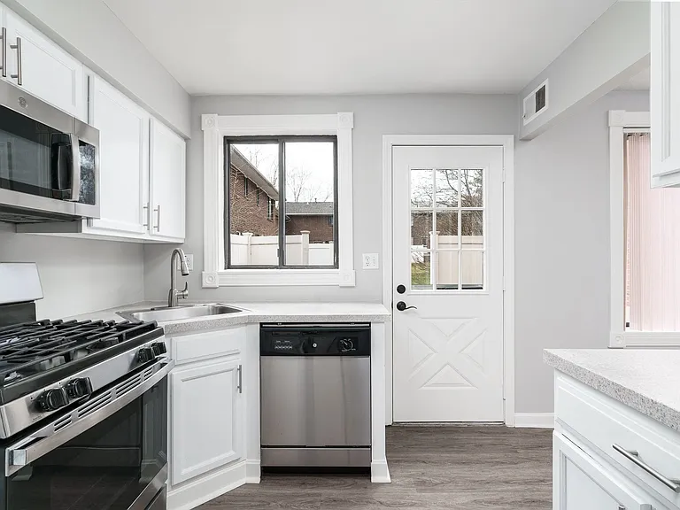 Hathaway Farms Townhomes at Northampton — Photo 11