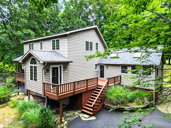 136 Eastwood Dr, Greentown, PA 18426